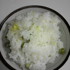 シンプルに美味しい♫　えんどうまめご飯